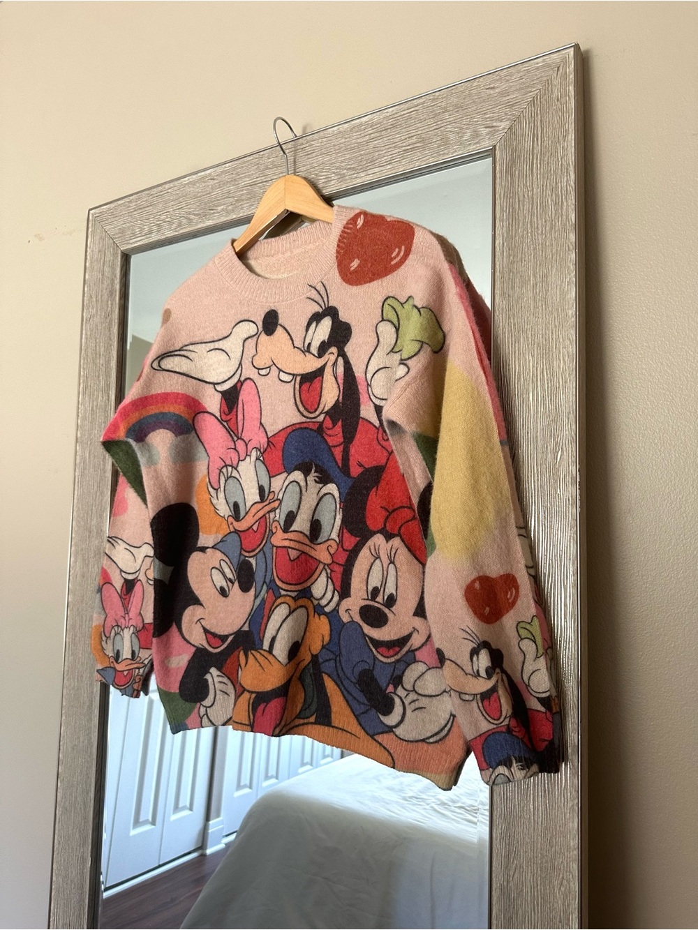Women’s Pink Colorful Disney Theme Mickey Minnie Sweater Size Small